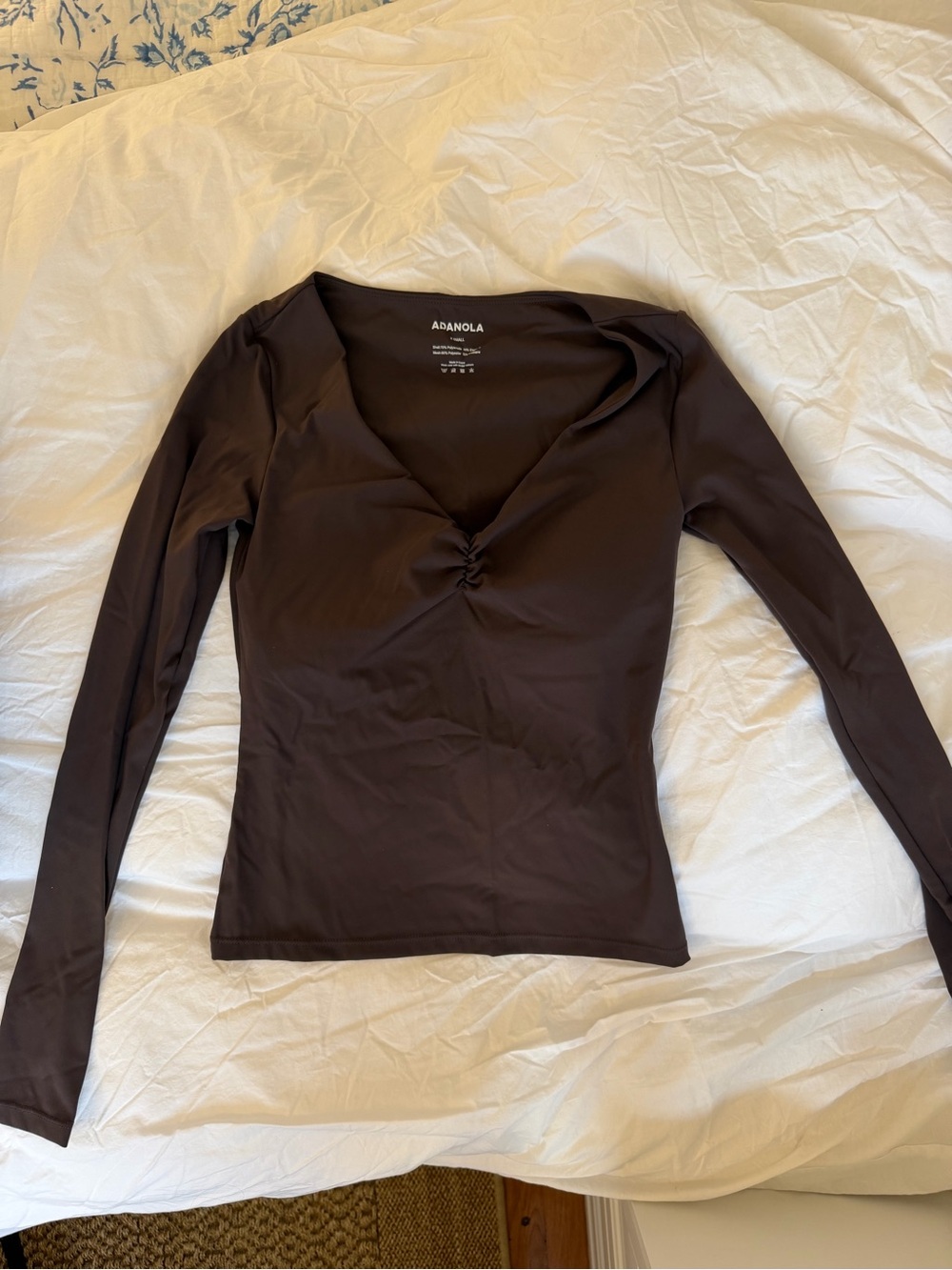 ADANOLA Women's Long Sleeve V-Neck Top in Chocolate
